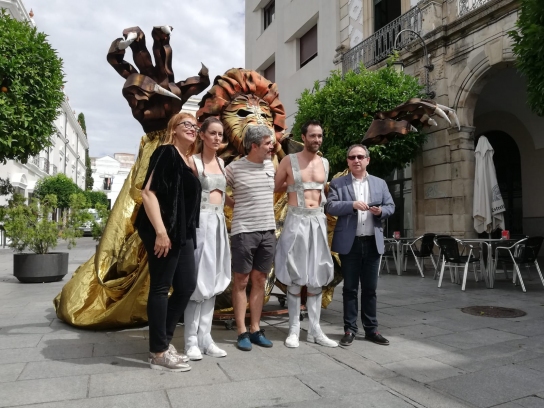 El Festival de Mérida acerca los mitos grecolatinos a todos los públicos con pasacalles y cuentos para niños