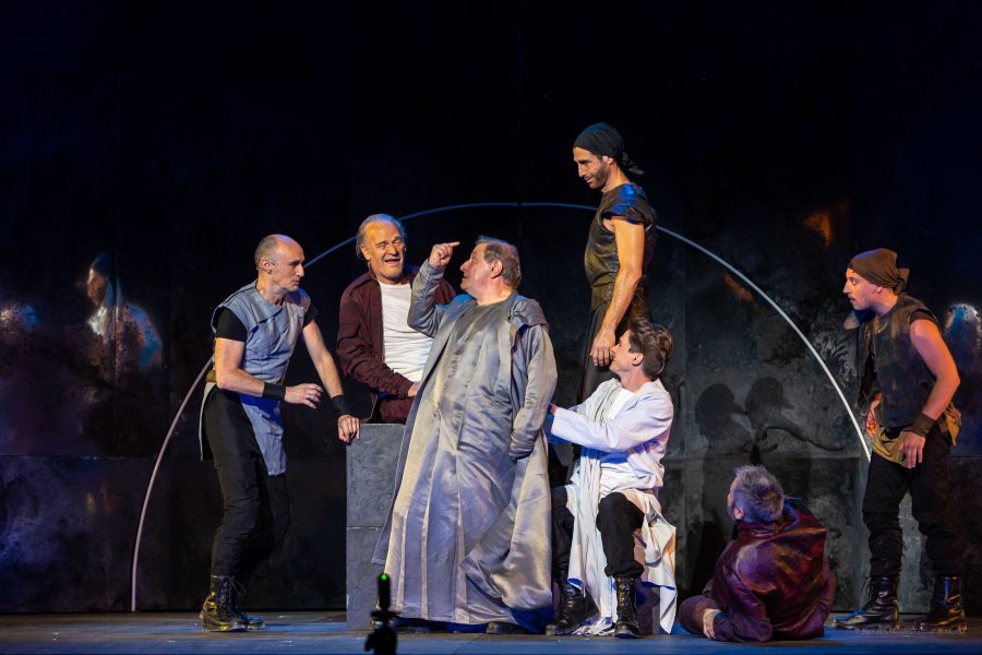 https://www.festivaldemerida.es/wp-content/uploads/2021/07/fotos-de-escena-antonio-y-cleopatra-900x600.jpg